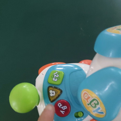 Dog toy used with 4 batteries that sings