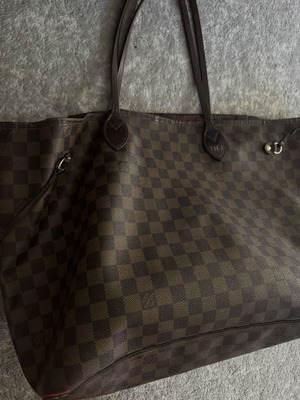 Louis Vuitton Neverfull shoulder bag used with monogram initials