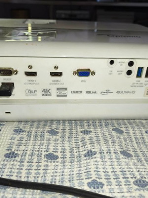 Προτζέκτορας Optoma UHD50 σαν καινούργιος με βάση οροφής και πανί προβολής