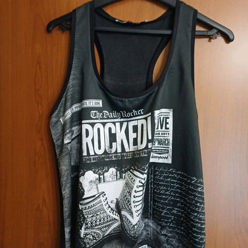 Iso sleeveless women's top rock style like new, black and white, size M