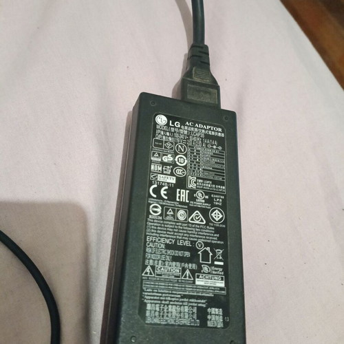 AC Adapter LG LCAP39 like new, 19V 1.7A for LG screens