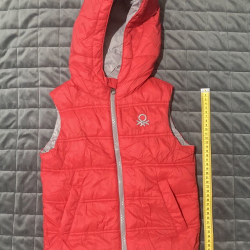 United Colors of Benetton thin sleeveless jacket like new, red