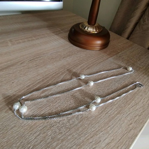 Silver necklace with pearls like new