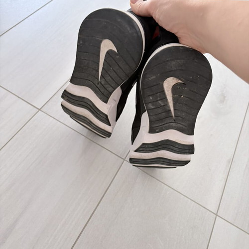 Nike Ryz 365 sport shoes size 38 used black and white unisex