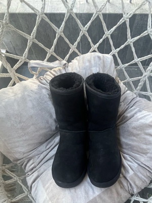 Παπούτσια UGG Australia μεταχειρισμένα, μέγεθος 39, μαύρα μποτάκια