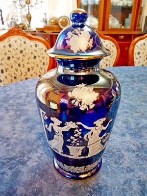 Cobalt vase with lid 26 cm