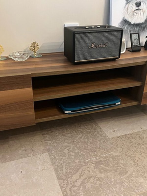 Έπιπλο τηλεόρασης χαμηλό σαν καινούργιο με 2 ντουλάπια και 2 ράφια