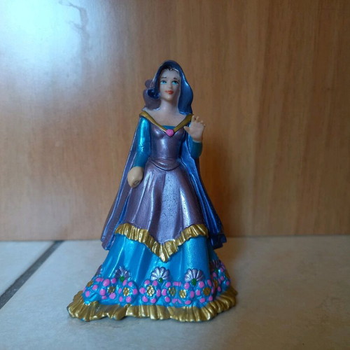Papo figure used with defect on left hand