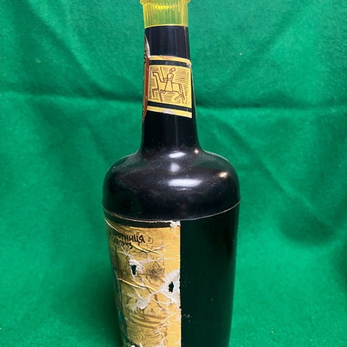 Vintage wine bottle used cigarette… - € 80,00