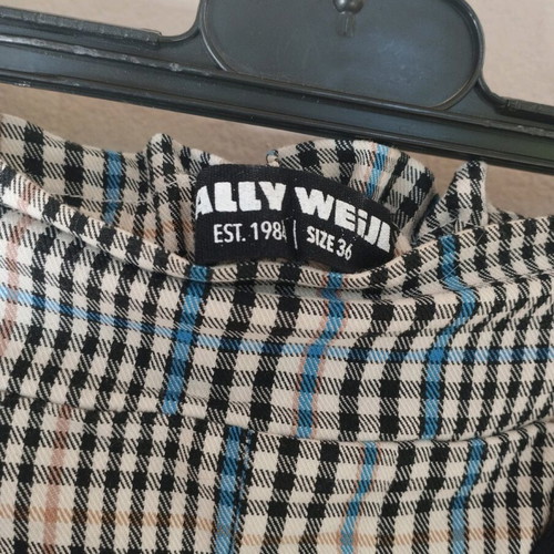 Tally Weil checked shorts size 36 with decorative belt