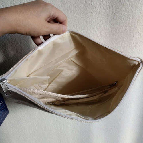 Medium-sized summer bag.