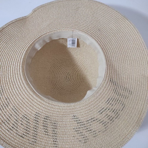 Karfil women's hats like new, pack of 2, beige and purple