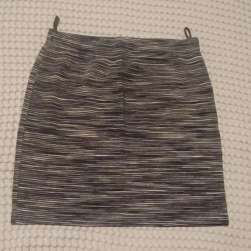 Attrattivo skirt like new, black and white, size M
