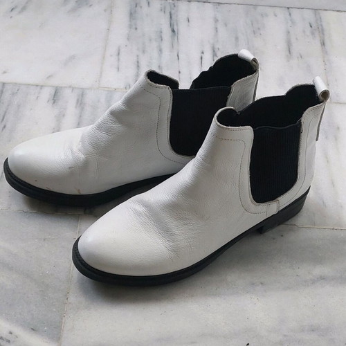 Women's white leather boots like new, size 39