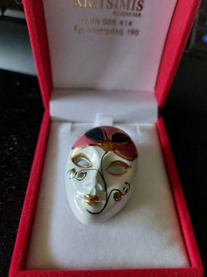 Decorative Venetian mask pin new
