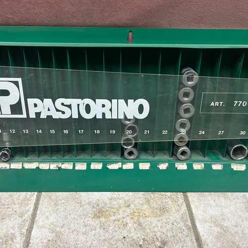 Pastorino tool case like new, sturdy metal construction