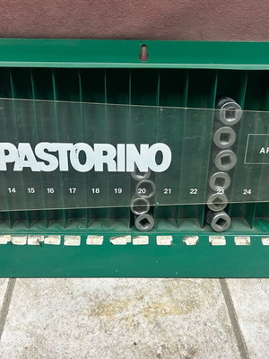 Pastorino tool case like new, sturdy metal construction