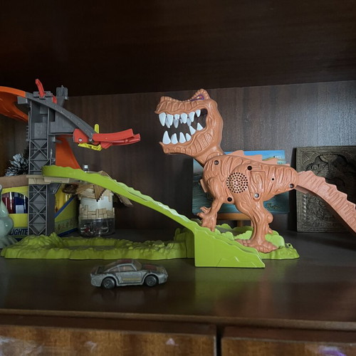 Hot Wheels track with dinosaur toy and mechanism