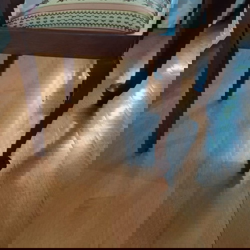 Τραπεζαρία μασίφ καρυδιάς σαν καινούργια με 6 καρέκλες