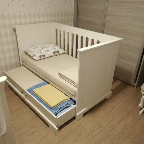 Bellamy Ines Elegant children's bed like new, convertible
