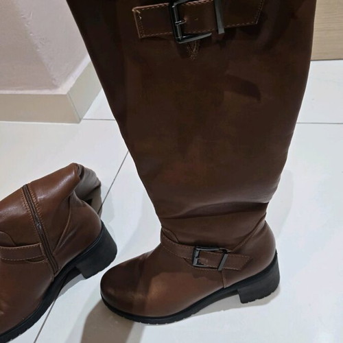 Brown boots like new, soft with low heel, size 38