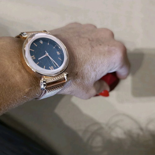 Women's watch unused in rose gold