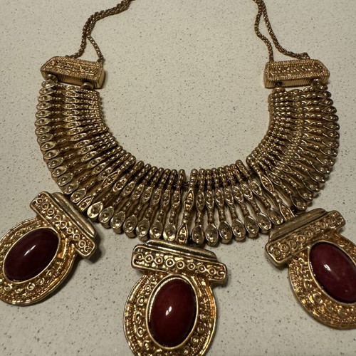 Zara necklace gold color, like new