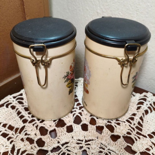 Bravo 90 Years Collectible Tin Boxes like new, set of 2 by Aslanis