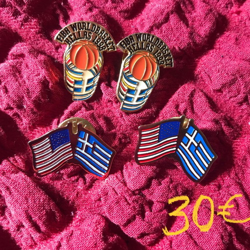 Vintage collectible pins set of 22 colorful pieces new