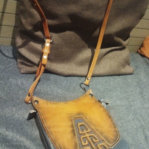 Burana crossbody bag new, natural leather with long strap
