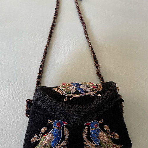 Boho Zara shoulder bag like new with velvet and embossed embroidery