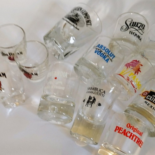 Shot glass collection like new, 14 pieces