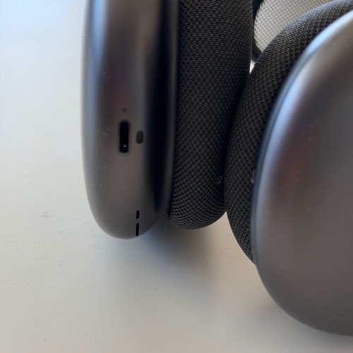 Apple AirPods Max 1st Gen Lightning Space Gray like new