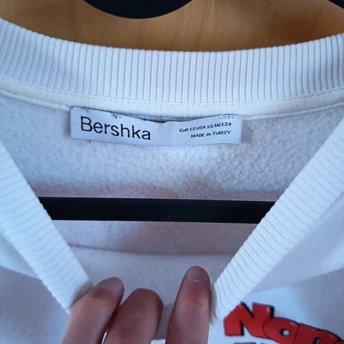 Bershka women's oversized sweatshirt like new, white multicolor