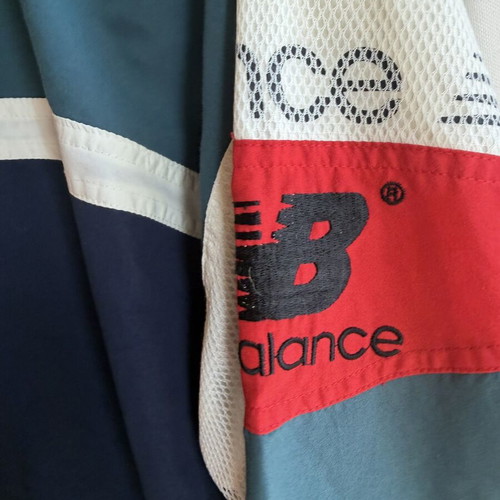 New Balance vintage style woman set with embroidered logo, like new
