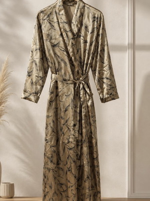 Elizabeth kimono robe size 46 satin with leaf pattern like new