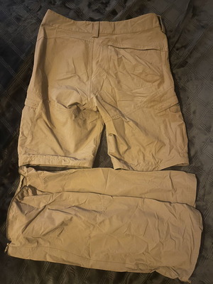 Salomon beige cargo shorts removable fit, like new, sizes M and L