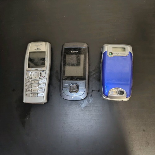 Old collectible cell phones used, Nokia without cover