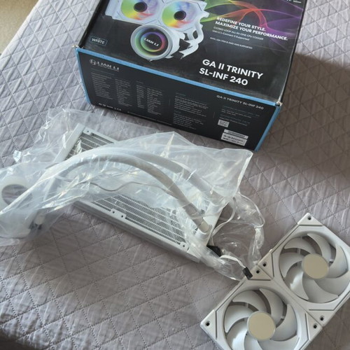 Lian Li Galahad II Trinity 240mm CPU Liquid Cooler like new, white