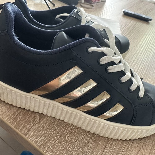 Blue Flatform sneakers with gold stripes size 40 like new