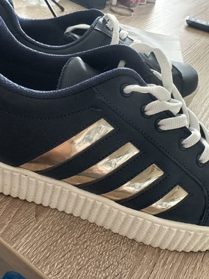 Blue Flatform sneakers with gold stripes size 40 like new