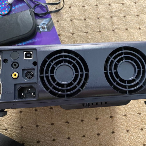 BenQ PB6115 DLP projector with carrying case and screen