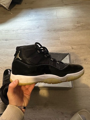 Jordan 11 Jubilee sneakers in poor condition, size 44.5, black