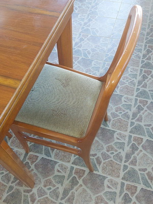 Τραπεζαρία κουζίνας μεταχειρισμένη με 4 ξύλινες καρέκλες και αναδιπλούμενο τραπέζι