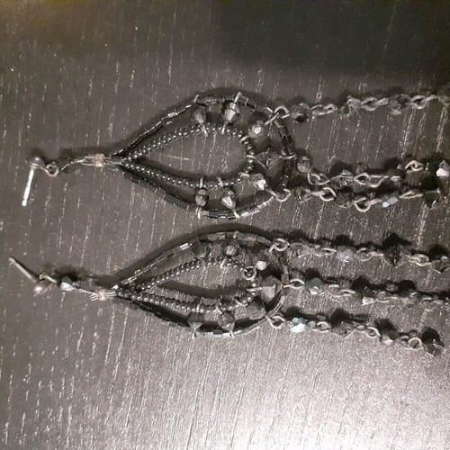 Dangling earrings like new, black with shiny beads