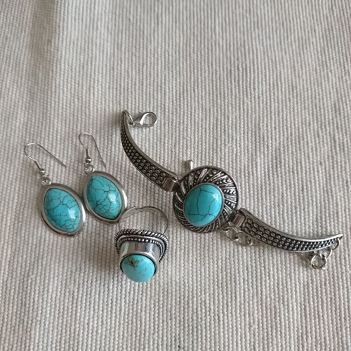 Boho jewelry set with turquoise oval insets, like new