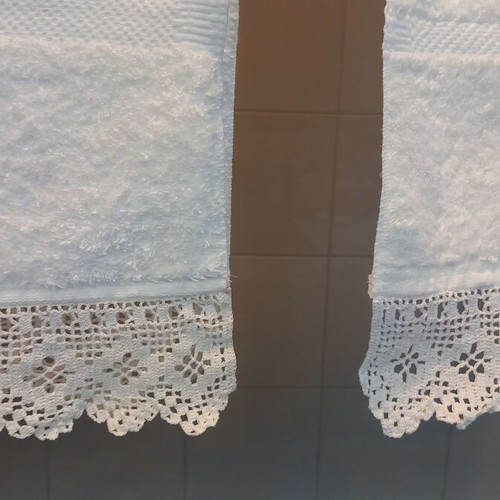 Towel set new, body and face towels with lace edge