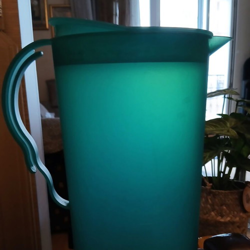 Tupperware vintage pitcher 2L turquoise like new