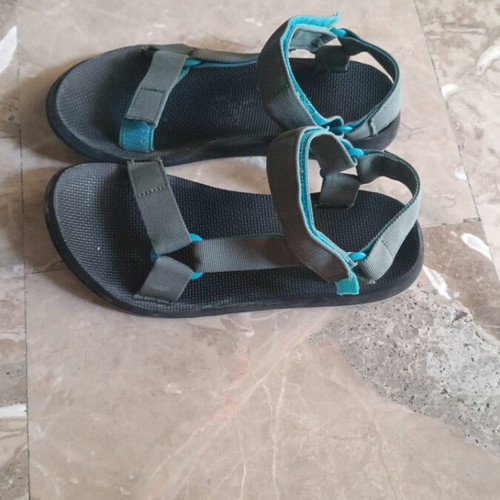 Teva sandals size 42 like new, multicolor