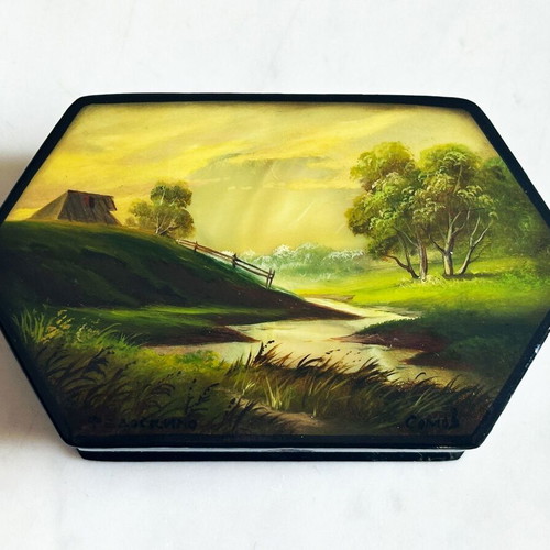Fedoskino decorative box handmade like new with mother of pearl